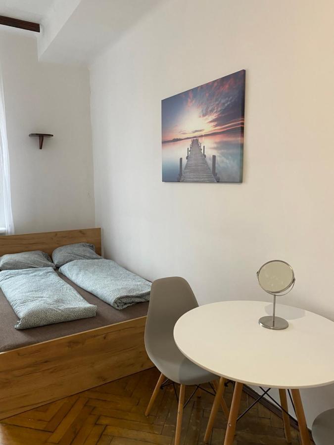Classy Rooms In Old Town Краков Экстерьер фото