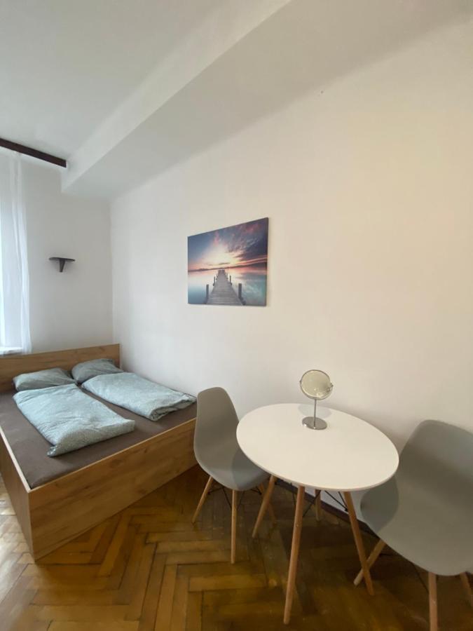 Classy Rooms In Old Town Краков Экстерьер фото